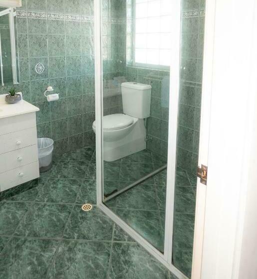 חדר דלוקס, Hilton Beachfront Motel