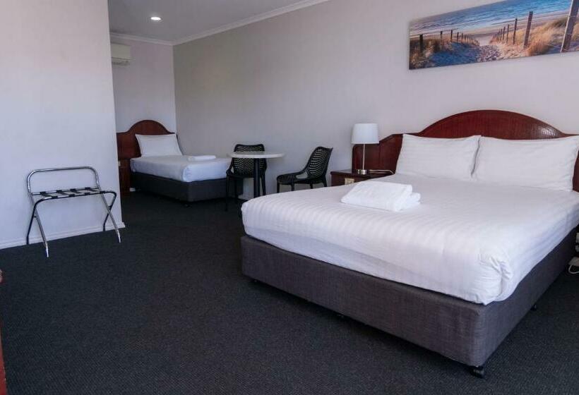 חדר דלוקס, Hilton Beachfront Motel