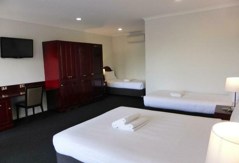 חדר משפחתי, Hilton Beachfront Motel