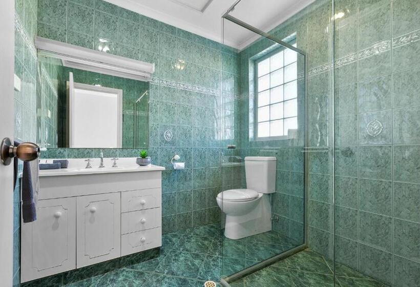 חדר דלוקס, Hilton Beachfront Motel