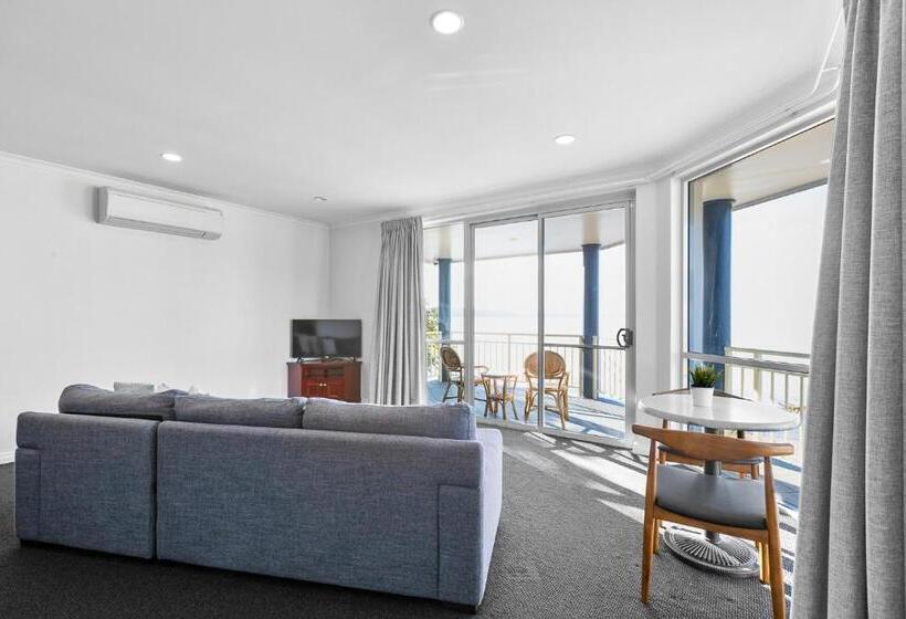 סוויטה עם ג'קוזי, נוף לים, Hilton Beachfront Motel