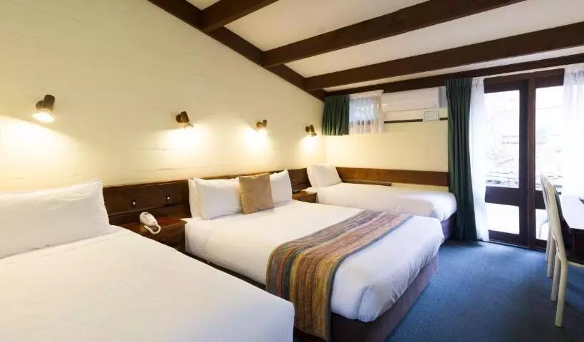 Perhehuone, Blackheath Motor Inn