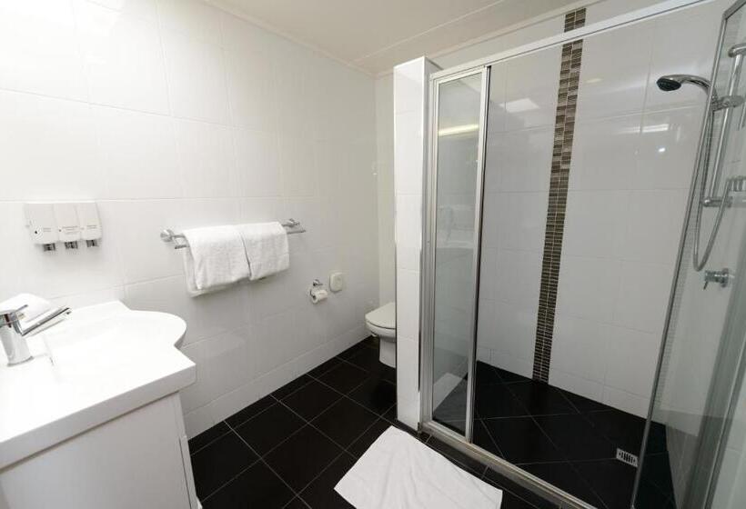 اتاق خانوادگی, Bundaberg International Motor Inn