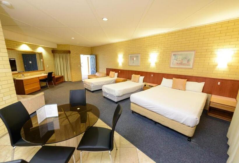 اتاق خانوادگی, Bundaberg International Motor Inn