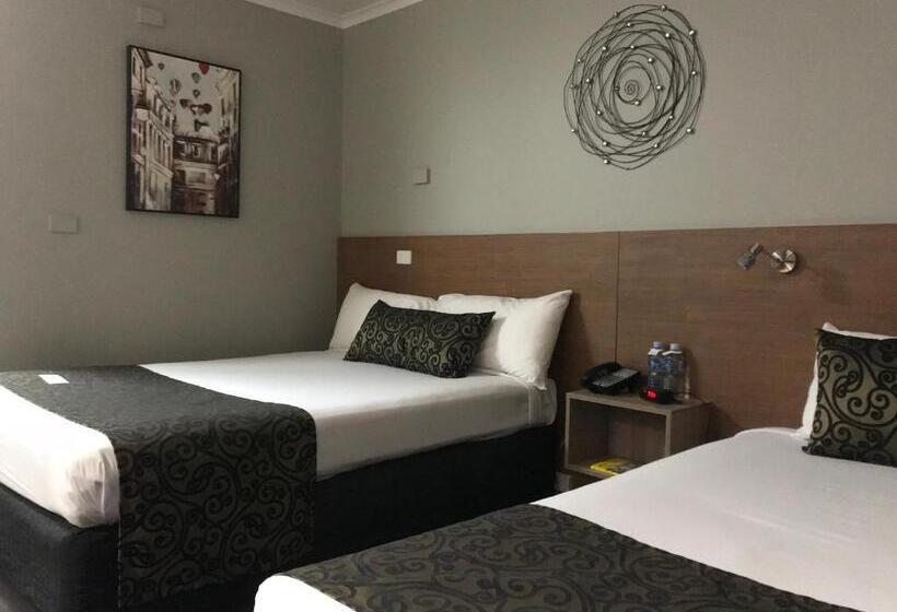 غرفة قياسية ثلاثية, Burnie Central Townhouse