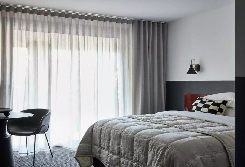 سوئیت با تخت بزرگ, Central Caleula Motor Lodge
