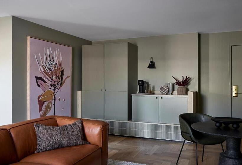 سوییت سوپریور, Central Caleula Motor Lodge