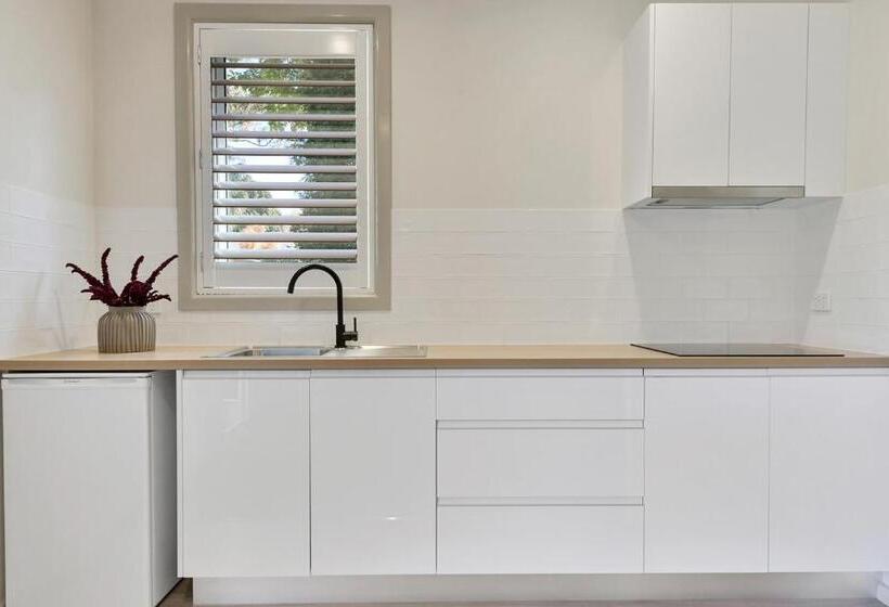 ویلای 1 خوابه, Central Caleula Motor Lodge