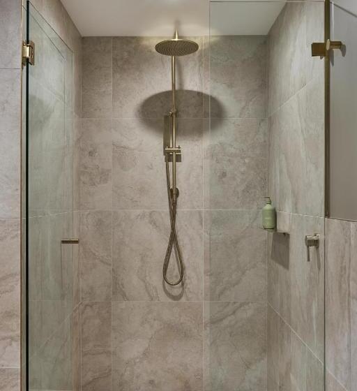 سوییت جونیور, Central Caleula Motor Lodge