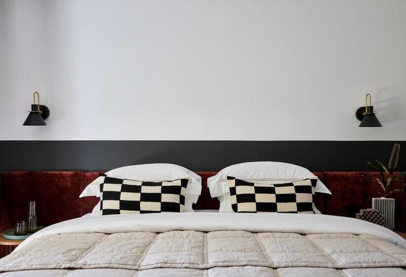 سوییت جونیور, Central Caleula Motor Lodge