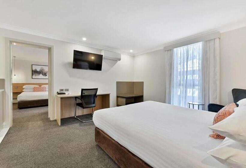 اتاق خانوادگی با سرویس بهداشتی مشترک, Central Caleula Motor Lodge