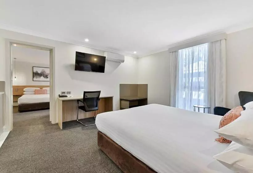 اتاق خانوادگی با سرویس بهداشتی مشترک, Central Caleula Motor Lodge