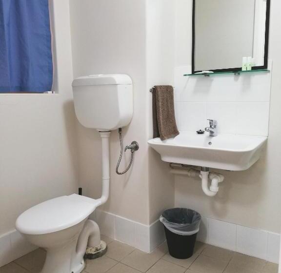 标准三人间, City Waters