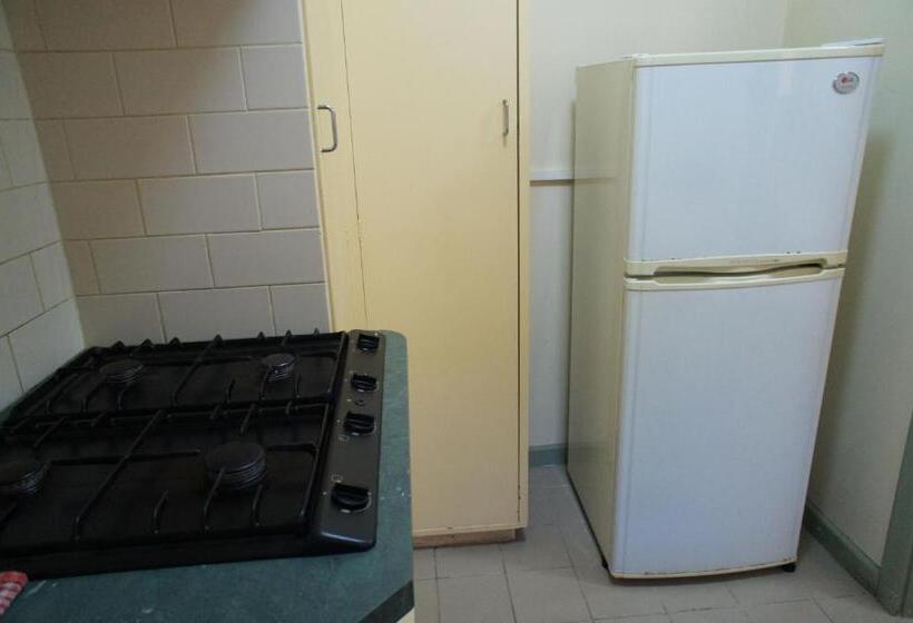 标准三人间, City Waters