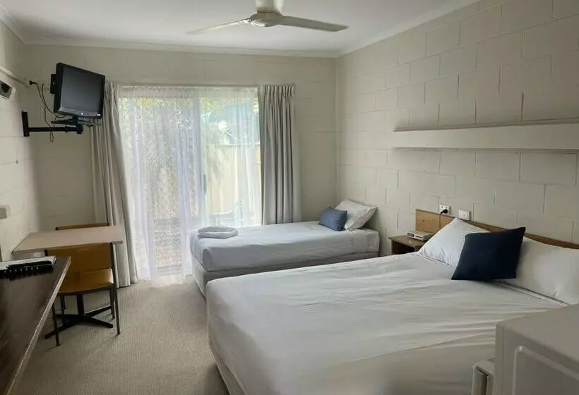 クイーンサイズベッドのスタンダードルーム, Corlette Palms Motor Inn