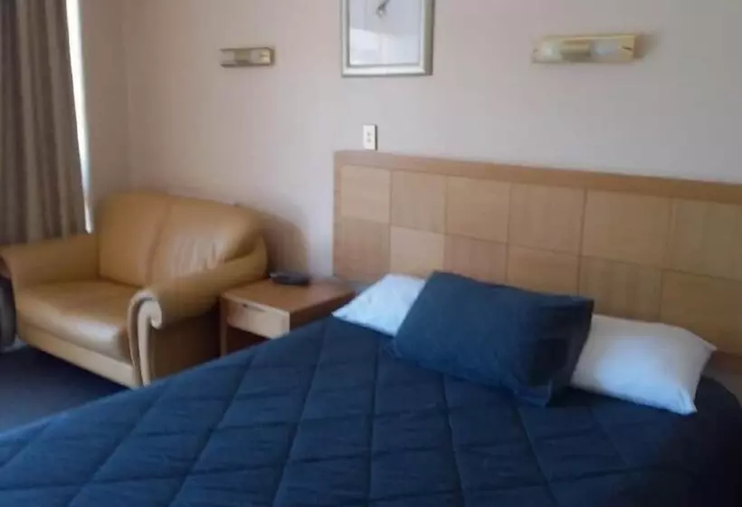 デラックスルーム, Desert Sand Motor Inn