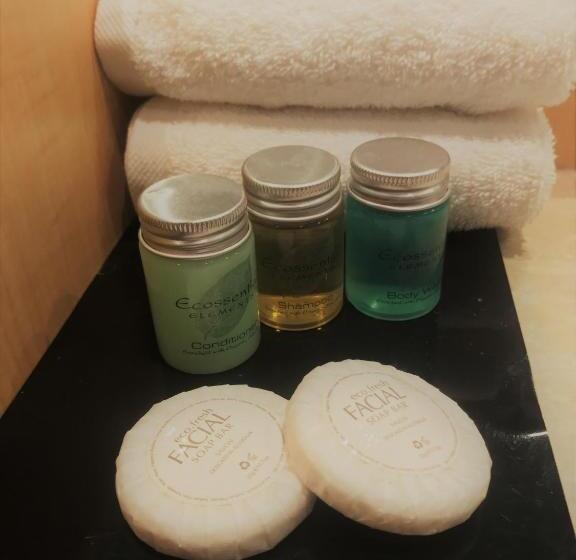 クイーンサイズベッドのスタンダードルーム, Frontier Hotel Darwin