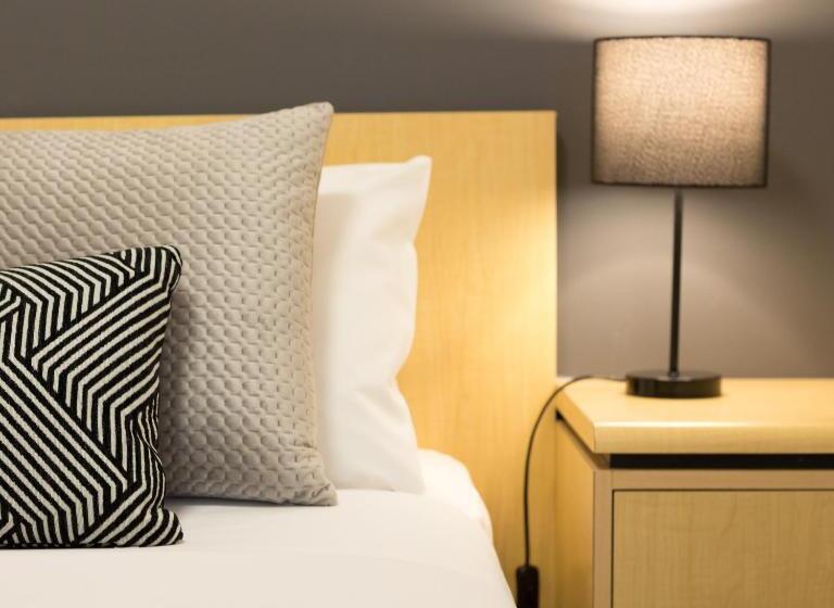 クイーンサイズベッドのスタンダードルーム, Frontier Hotel Darwin