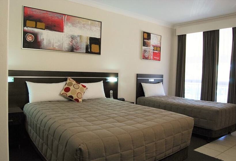 ファミリールーム, Golden West Motor Inn