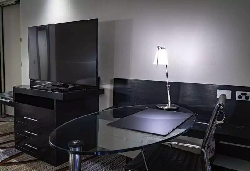 اتاق استاندارد با تخت بزرگ, Hilton Cairns