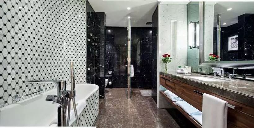 اتاق استاندارد با تخت بزرگ, Hilton Cairns