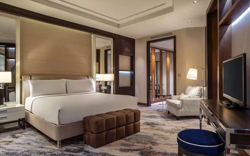 اتاق استاندارد با تخت بزرگ, Hilton Cairns