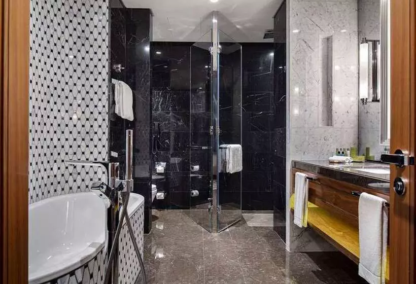 اتاق استاندارد با تخت بزرگ, Hilton Cairns