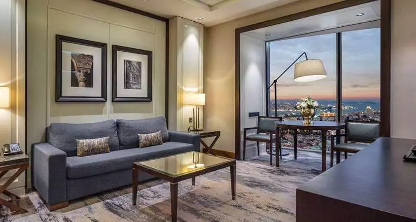 اتاق استاندارد با تخت بزرگ, Hilton Cairns