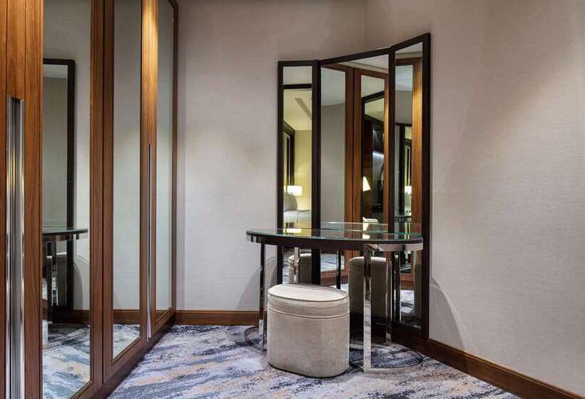 스탠다드 룸 킹사이즈 침대, Hilton Cairns