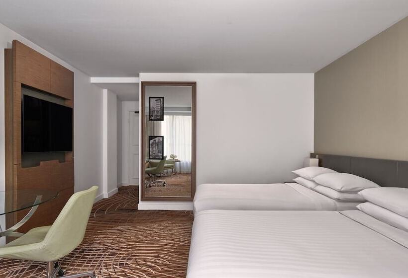 带2个双人床的标准工作室, Melbourne Marriott