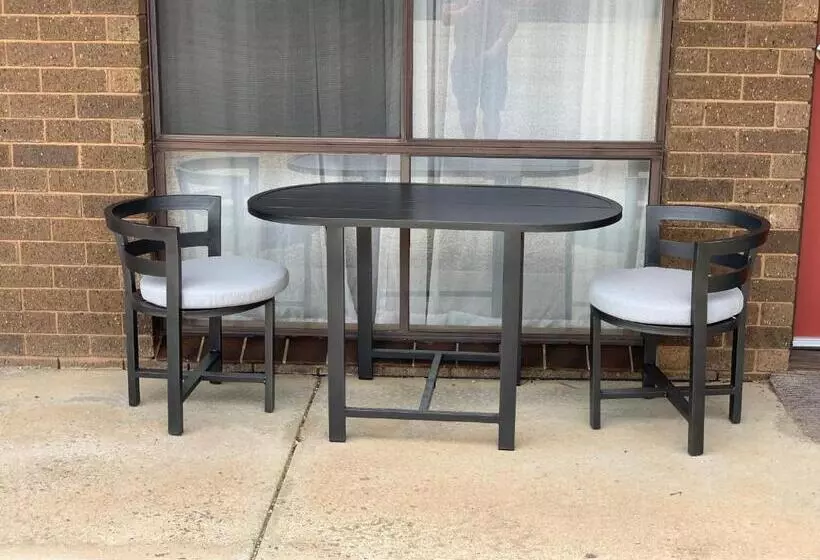 اتاق خانوادگی, Newell Motor Inn Narrandera