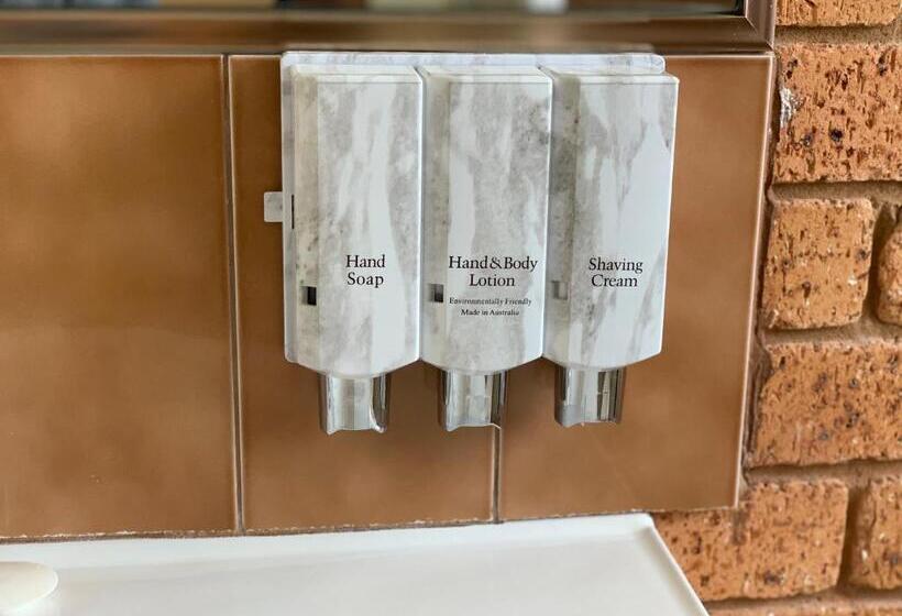 חדר משפחתי, Newell Motor Inn Narrandera