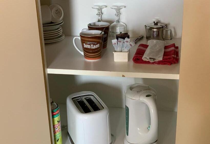 חדר משפחתי, Newell Motor Inn Narrandera