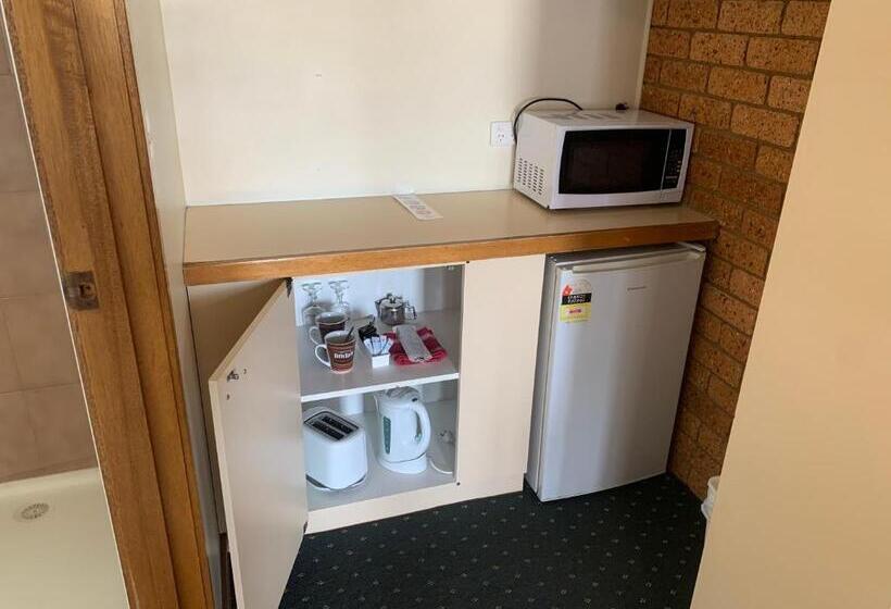 חדר משפחתי, Newell Motor Inn Narrandera