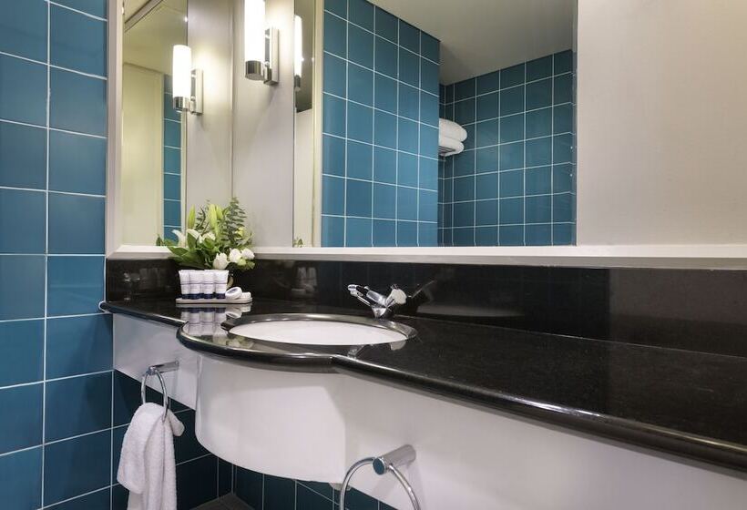 带河湖景观的套房, Pan Pacific Perth