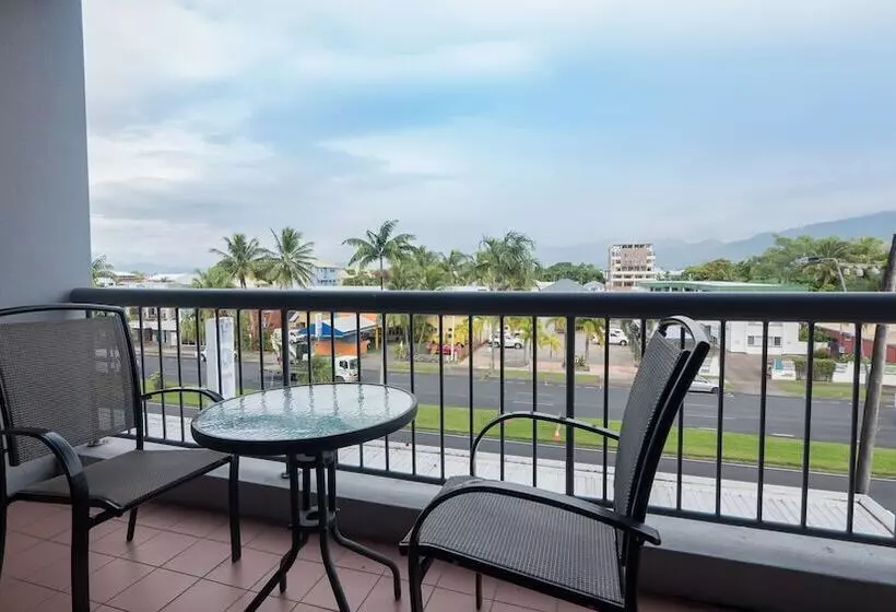 Superior studio mountain view, Alivio Hotel Cairns