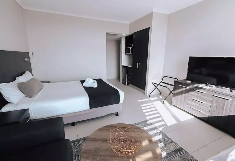Superior studio mountain view, Alivio Hotel Cairns