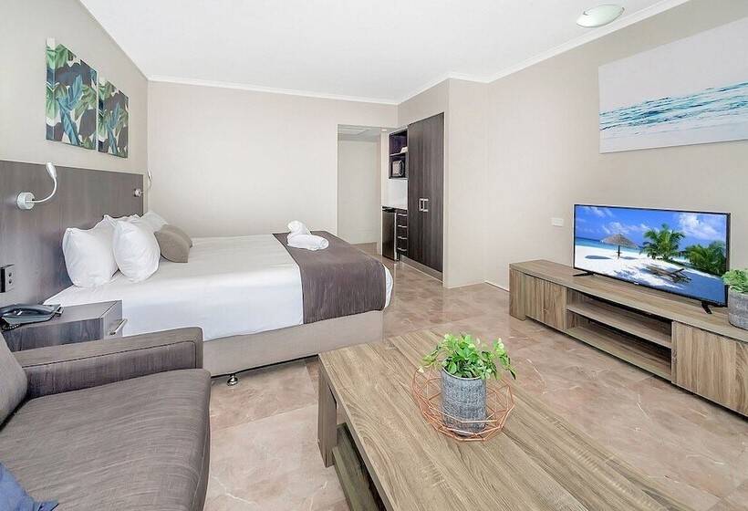 סטודיו סופריור עם נוף לבריכה, Sunshine Tower