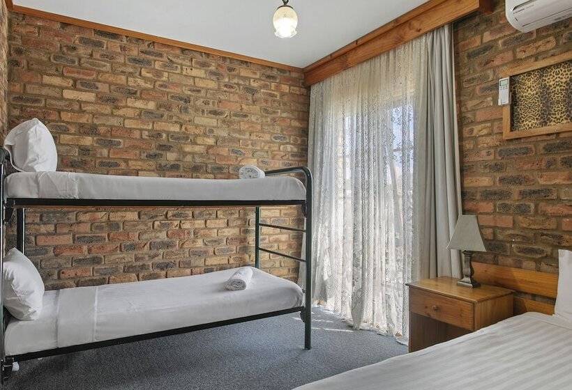 غرفة عائلية, The Settlement Historic