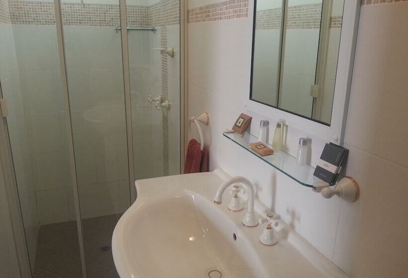 اتاق سوپریور, New Olympic Motel