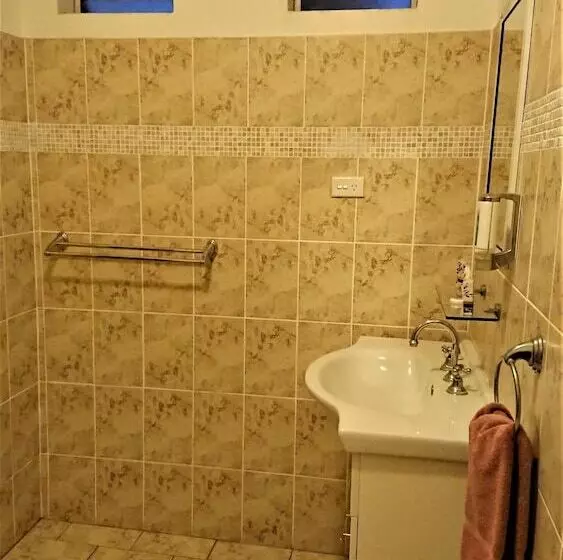 Deluxe-perhehuone, New Olympic Motel