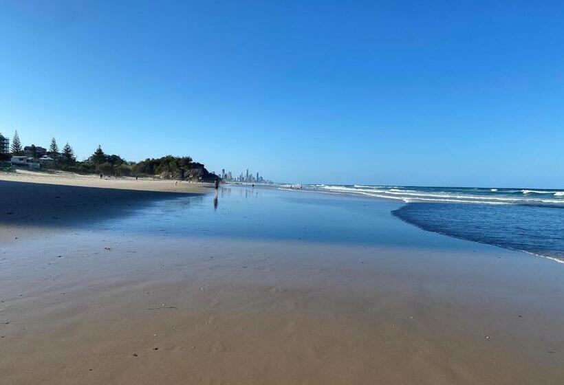 غرفة قياسية, Outrigger Burleigh