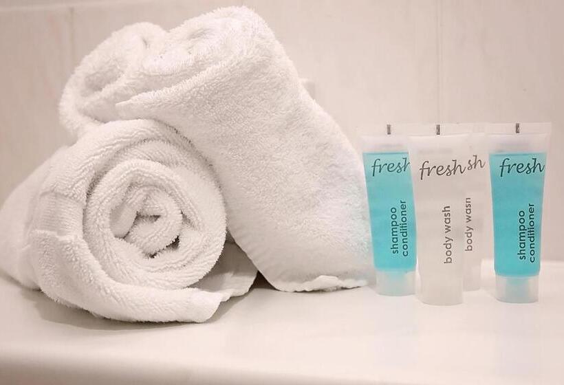 غرفة قياسية ثلاثية, Outrigger Burleigh