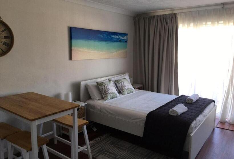 جناح سوبيريور, Outrigger Burleigh