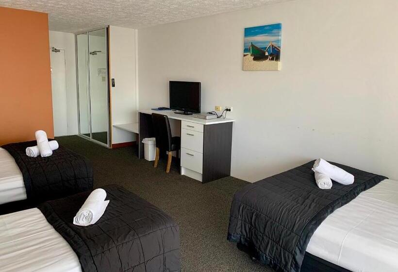 غرفة عائلية, Outrigger Burleigh