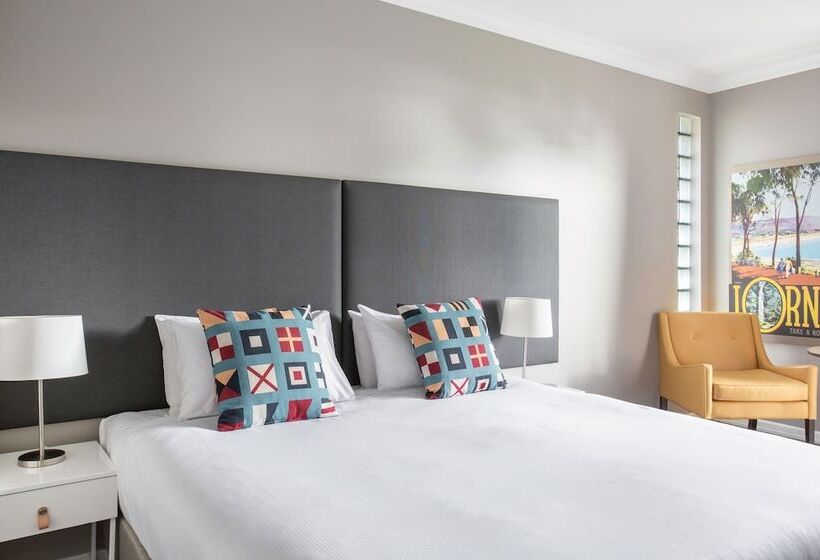 غرفة قياسية, Mantra Lorne