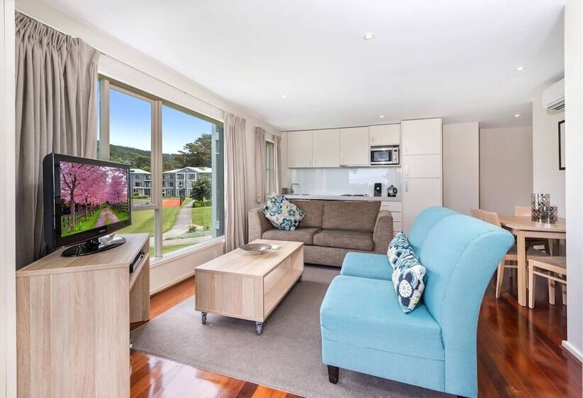 شقة غرفة واحدة, Mantra Lorne