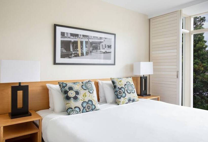 غرفة قياسية, Mantra Lorne