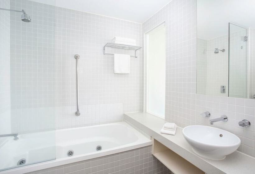 شقة من غرفة نوم واحدة متصلة, Mantra Lorne