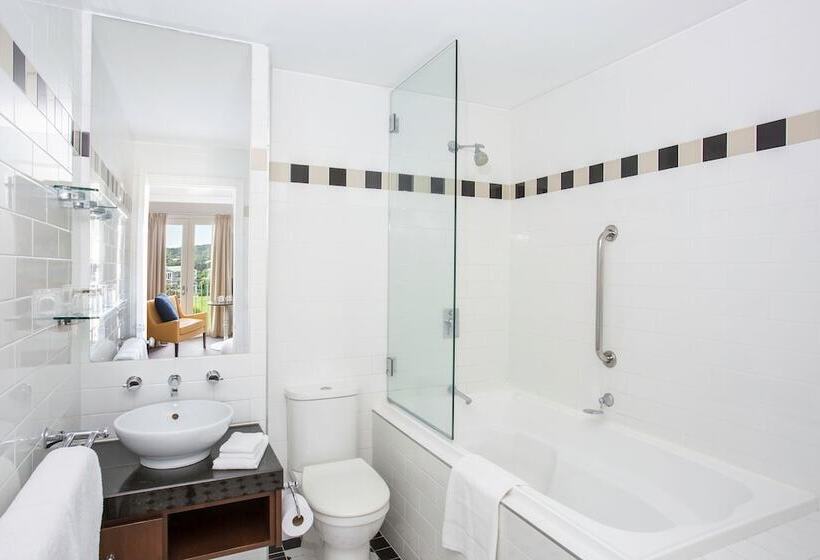 شقة غرفتين, Mantra Lorne